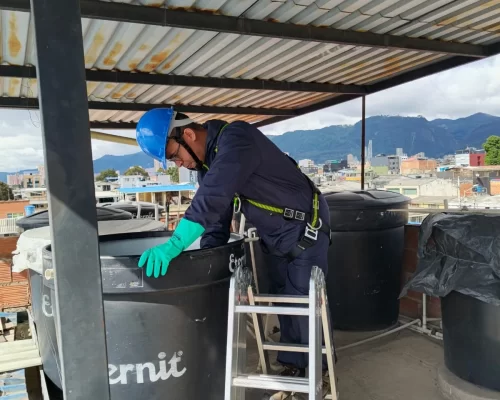 Desinfección y lavado de tanques